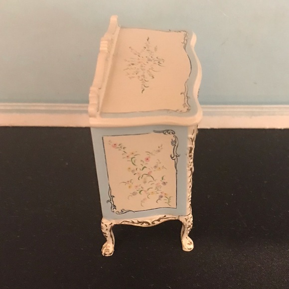 Bespaq Miniature Blue Floral Baby Commode Nursery Changing Table 1/12 scale - Picture 5 of 7